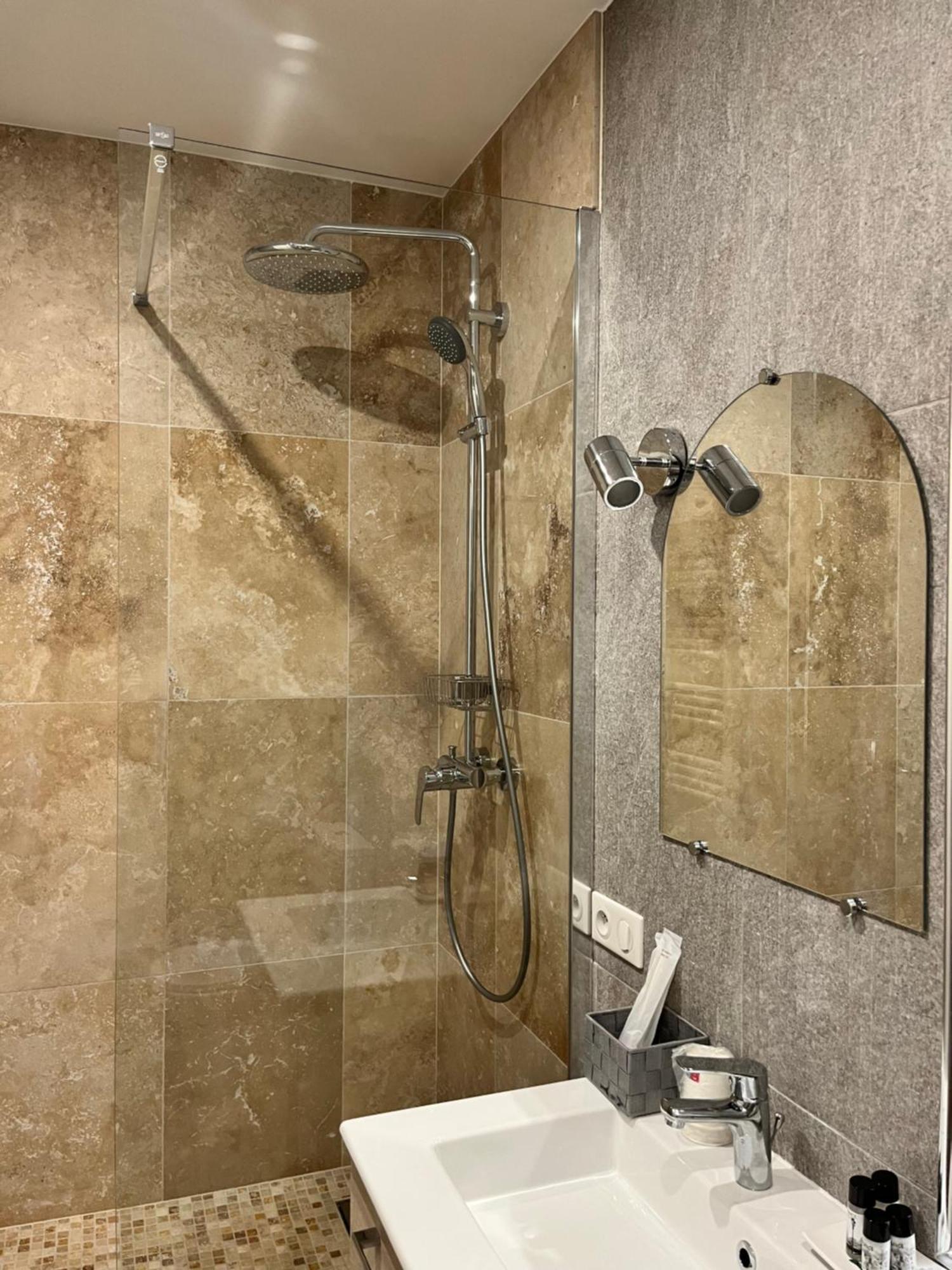 Irin Hotel Antibes Bagian luar foto